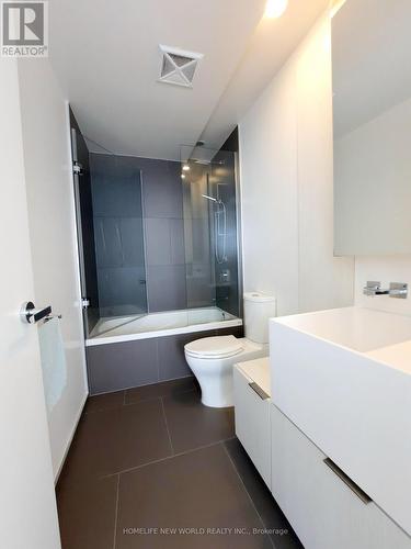 6902 - 1 Bloor Street E, Toronto, ON - Indoor Photo Showing Bathroom