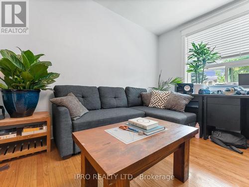 1178 Gerrard Street E, Toronto, ON - Indoor Photo Showing Living Room