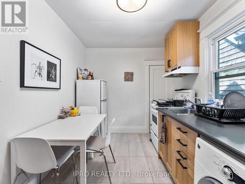 1178 Gerrard Street E, Toronto, ON - Indoor Photo Showing Kitchen