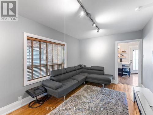 1178 Gerrard Street E, Toronto, ON - Indoor Photo Showing Living Room