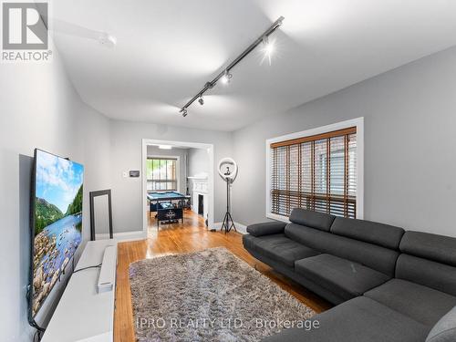 1178 Gerrard Street E, Toronto, ON - Indoor Photo Showing Living Room