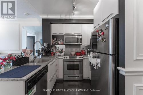 3608 - 21 Carlton Street, Toronto, ON - Indoor Photo Showing Kitchen With Stainless Steel Kitchen With Upgraded Kitchen