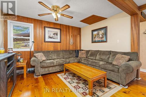 322 Oxbow Park Drive, Wasaga Beach, ON - Indoor Photo Showing Living Room