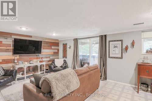 86 Four Points Road, Kawartha Lakes, ON - Indoor Photo Showing Living Room