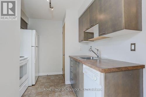 Ph11 - 255 Richmond Street E, Toronto, ON - Indoor Photo Showing Kitchen