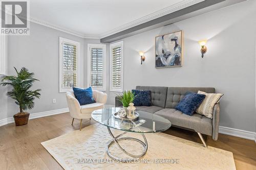 61 Royal Valley Drive, Caledon, ON - Indoor Photo Showing Living Room