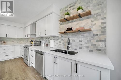 129 Windflower Drive, Kitchener, ON - Indoor Photo Showing Kitchen With Double Sink With Upgraded Kitchen