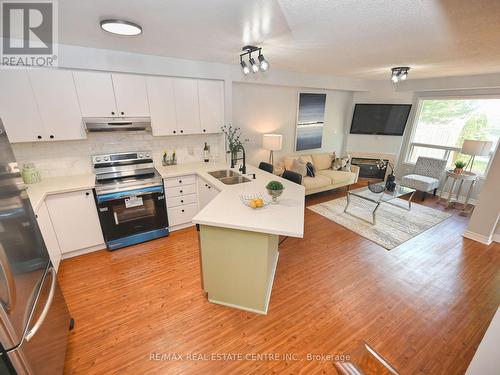 66 - 1240 Westview Terrace, Oakville, ON - Indoor Photo Showing Kitchen With Double Sink