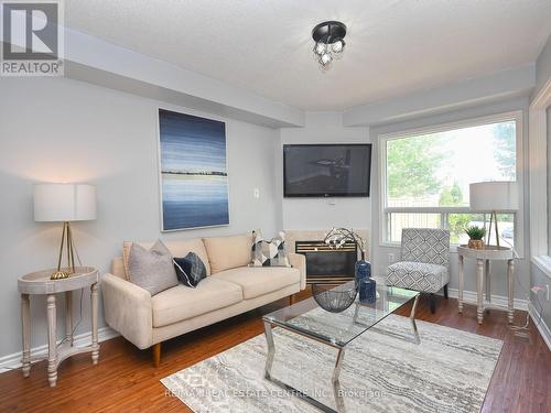 66 - 1240 Westview Terrace, Oakville, ON - Indoor Photo Showing Living Room