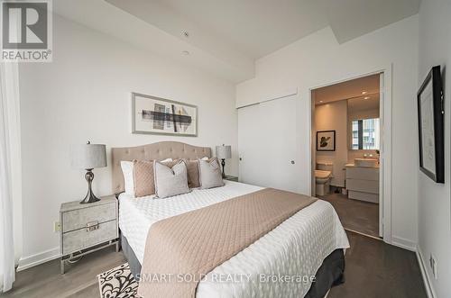 3410 - 185 Roehampton Avenue, Toronto, ON - Indoor Photo Showing Bedroom