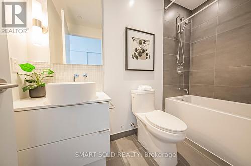 3410 - 185 Roehampton Avenue, Toronto, ON - Indoor Photo Showing Bathroom