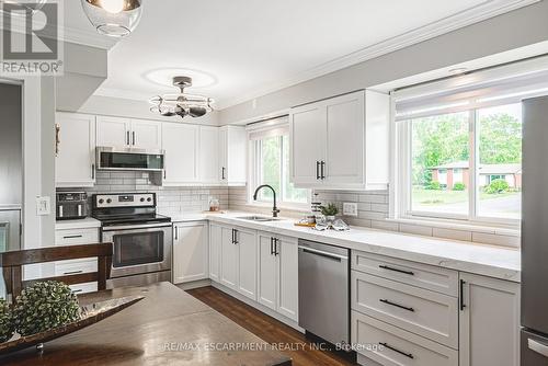 1451 6Th Con Road W, Hamilton, ON - Indoor Photo Showing Kitchen With Stainless Steel Kitchen With Upgraded Kitchen