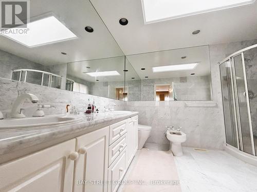 2605 Burnford Trail, Mississauga, ON - Indoor Photo Showing Bathroom