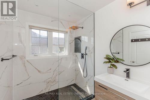 3801 Arbourview Terrace, Mississauga, ON - Indoor Photo Showing Bathroom