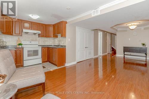 3801 Arbourview Terrace, Mississauga, ON - Indoor Photo Showing Kitchen