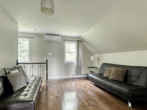 Boudoir - 5659 Ch. Brassard, Saint-Zénon, QC - Indoor Photo Showing Living Room