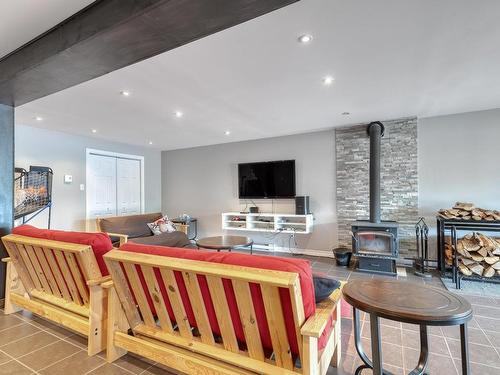 Salle familiale - 5659 Ch. Brassard, Saint-Zénon, QC - Indoor Photo Showing Living Room