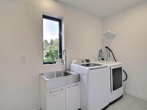 Laundry room - 98 Av. De La Plage, Magog, QC - Indoor Photo Showing Laundry Room