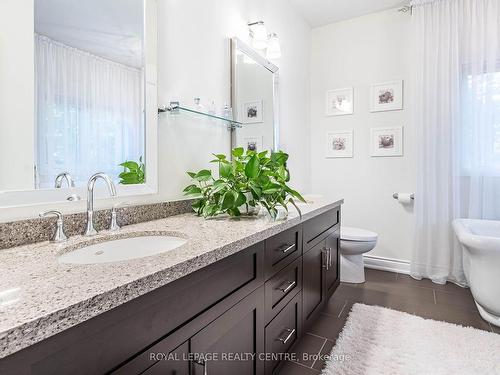 37 Heron Blvd, Springwater, ON - Indoor Photo Showing Bathroom