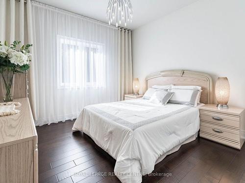 37 Heron Blvd, Springwater, ON - Indoor Photo Showing Bedroom