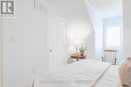 134 Victoria Avenue N, Kawartha Lakes, ON - Indoor Photo Showing Bedroom