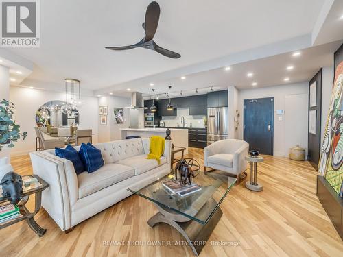 204 - 2121 Lakeshore Road, Burlington, ON - Indoor Photo Showing Living Room