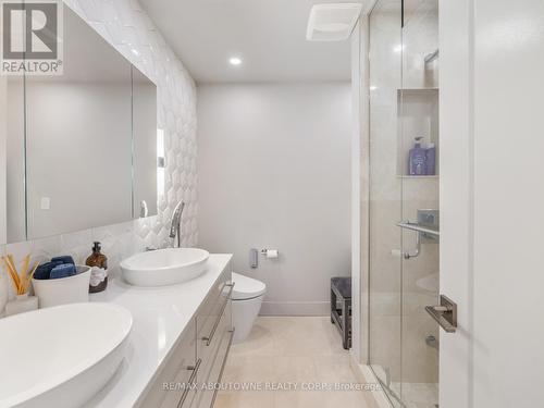 204 - 2121 Lakeshore Road, Burlington, ON - Indoor Photo Showing Bathroom