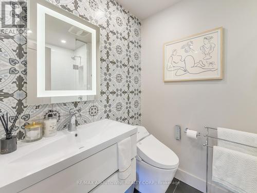 204 - 2121 Lakeshore Road, Burlington, ON - Indoor Photo Showing Bathroom