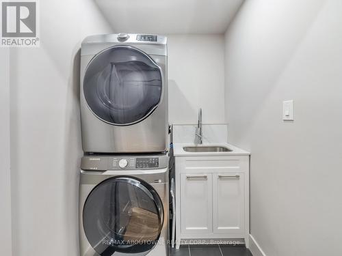 204 - 2121 Lakeshore Road, Burlington, ON - Indoor Photo Showing Laundry Room