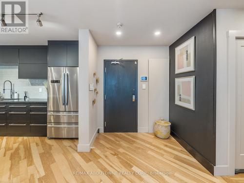 204 - 2121 Lakeshore Road, Burlington, ON - Indoor Photo Showing Kitchen