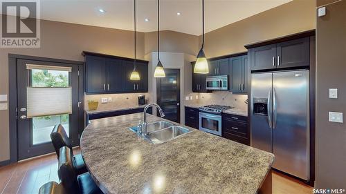 4647 Ellard Court, Regina, SK - Indoor Photo Showing Kitchen With Stainless Steel Kitchen With Double Sink With Upgraded Kitchen