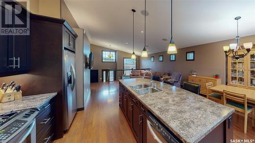 4647 Ellard Court, Regina, SK - Indoor Photo Showing Kitchen With Stainless Steel Kitchen With Double Sink With Upgraded Kitchen