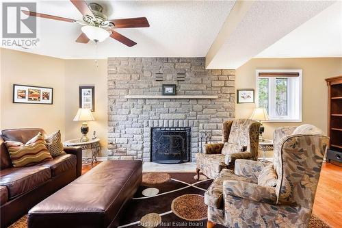 5286 Pine Hill Road, Sudbury, ON - Indoor Photo Showing Living Room