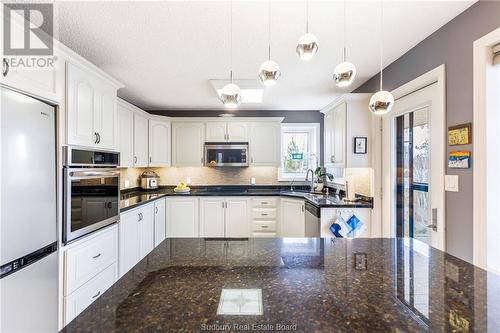 5286 Pine Hill Road, Sudbury, ON - Indoor Photo Showing Kitchen With Upgraded Kitchen