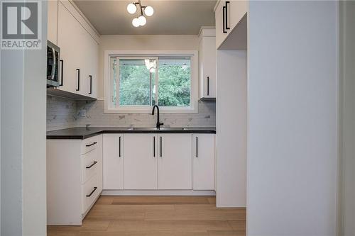 142 Cranbrook, Sudbury, ON - Indoor Photo Showing Kitchen