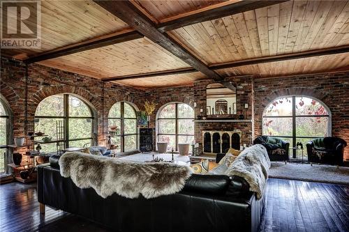 865 Makynen Road, Sudbury, ON - Indoor Photo Showing Living Room