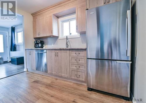 422 Maclean Dr, Timmins, ON - Indoor Photo Showing Kitchen