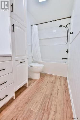 422 Maclean Dr, Timmins, ON - Indoor Photo Showing Bathroom