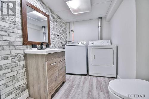 422 Maclean Dr, Timmins, ON - Indoor Photo Showing Laundry Room