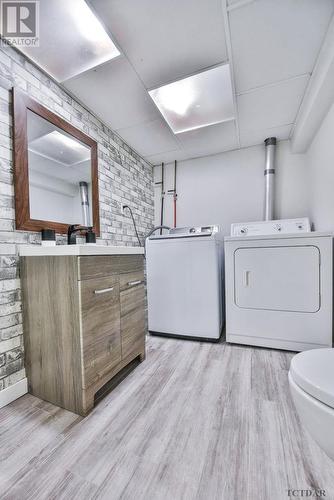 422 Maclean Dr, Timmins, ON - Indoor Photo Showing Laundry Room