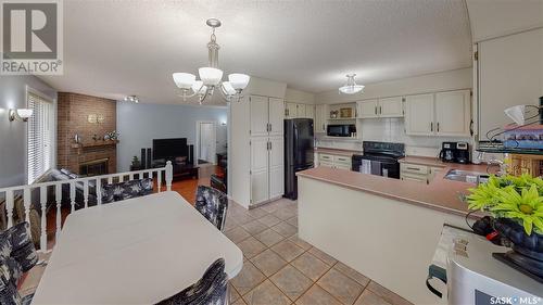 35 Meadow Road, White City, SK - Indoor Photo Showing Kitchen