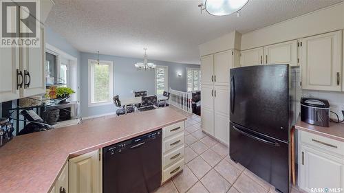 35 Meadow Road, White City, SK - Indoor Photo Showing Kitchen