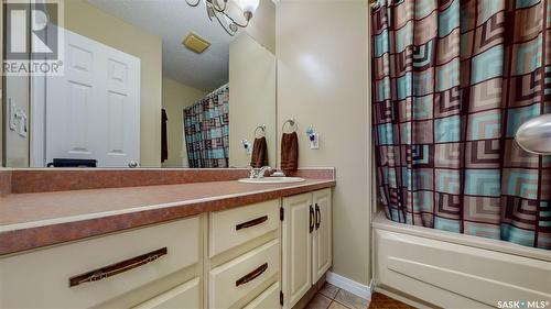 35 Meadow Road, White City, SK - Indoor Photo Showing Bathroom