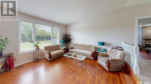 35 Meadow Road, White City, SK - Indoor Photo Showing Living Room