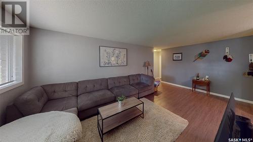 27 42 Spence Street, Regina, SK - Indoor Photo Showing Living Room