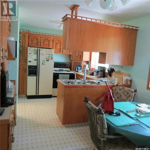 58 Hammond Road, Regina, SK - Indoor Photo Showing Kitchen