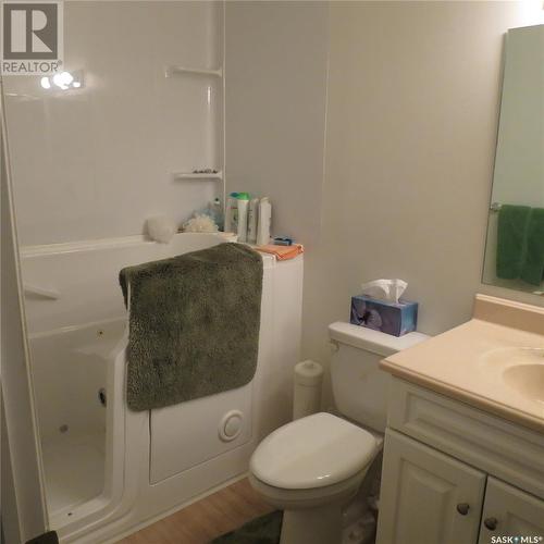 58 Hammond Road, Regina, SK - Indoor Photo Showing Bathroom