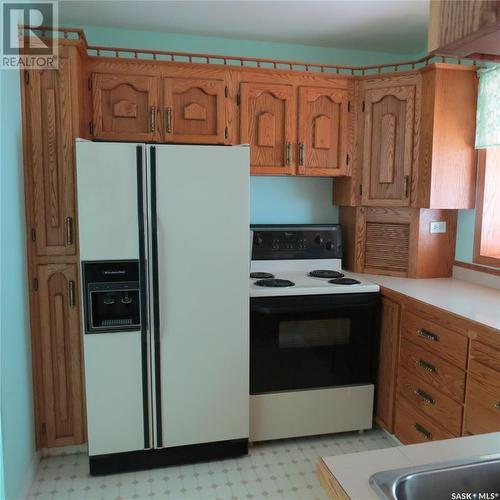 58 Hammond Road, Regina, SK - Indoor Photo Showing Kitchen