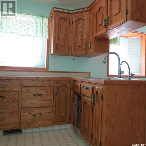 58 Hammond Road, Regina, SK - Indoor Photo Showing Kitchen