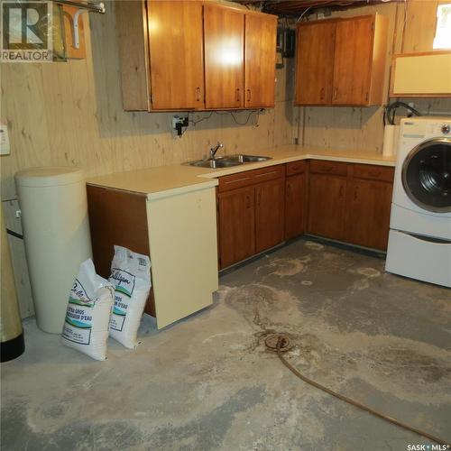 58 Hammond Road, Regina, SK - Indoor Photo Showing Laundry Room